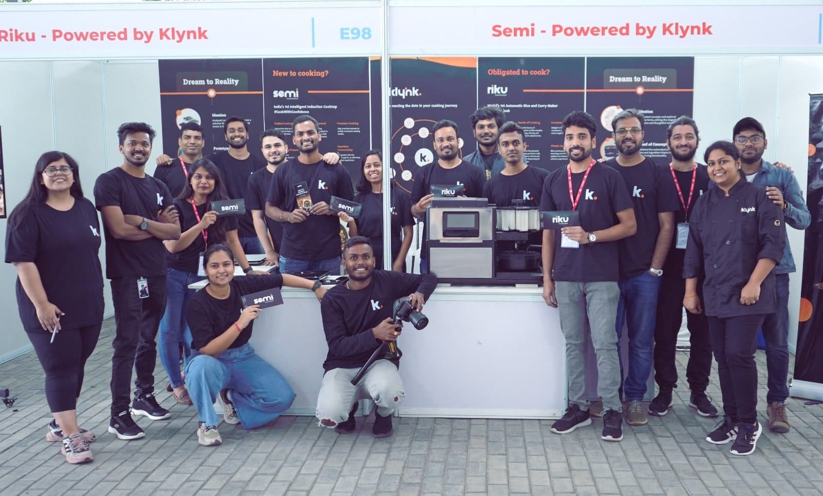 Klynk team demoing Riku at an expo
