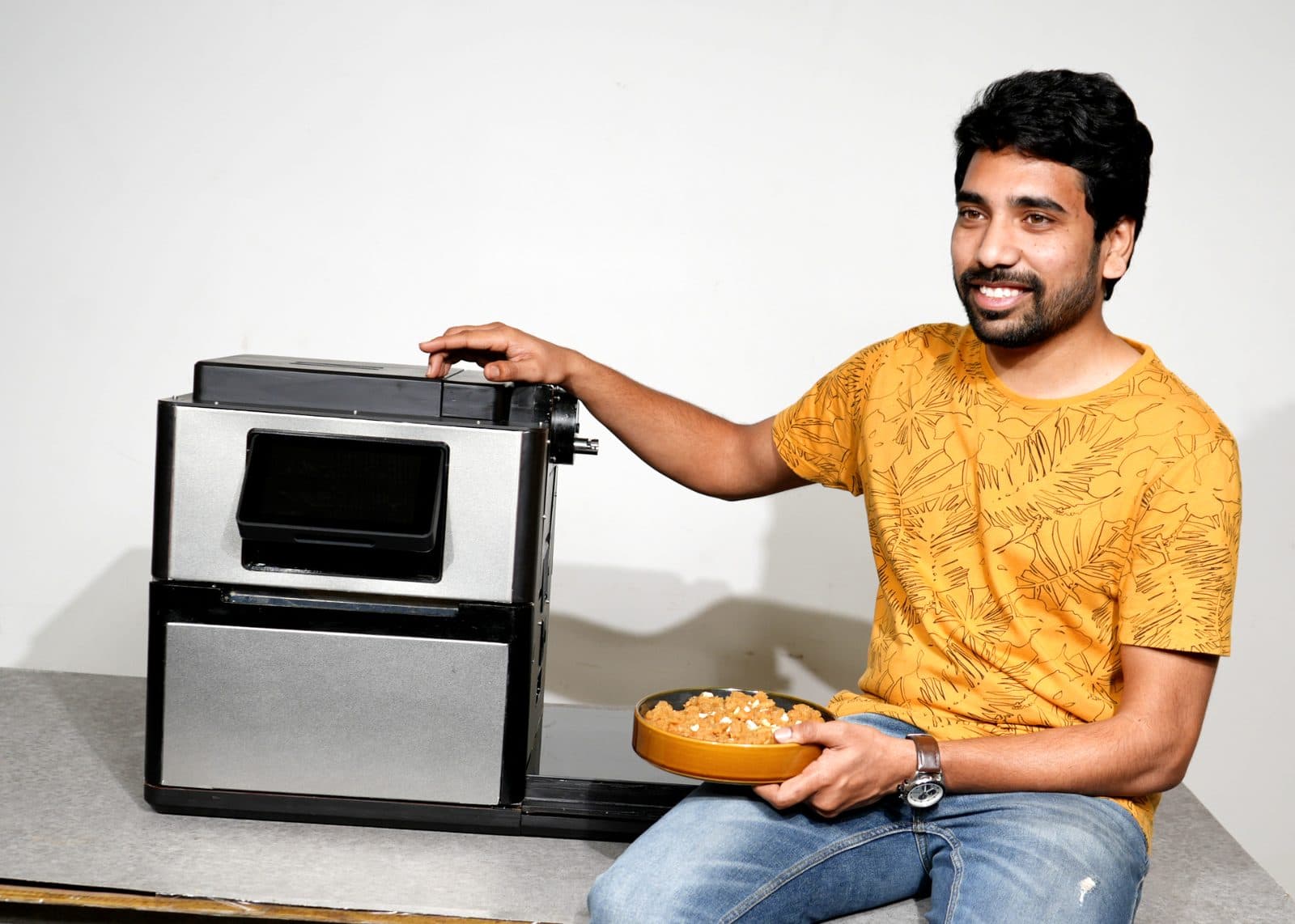 With the finished sandwich machine
